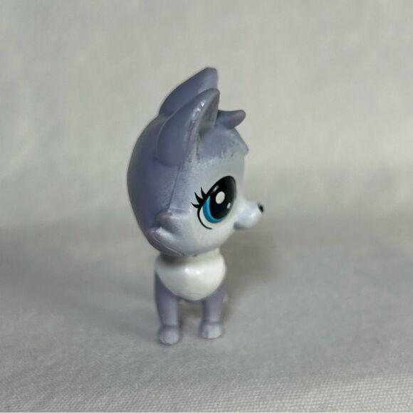 Littlest Pet Shop Hasbro LPS Wolf Husky Dog Gray White Blue Dot Eyes - Picture 2 of 5
